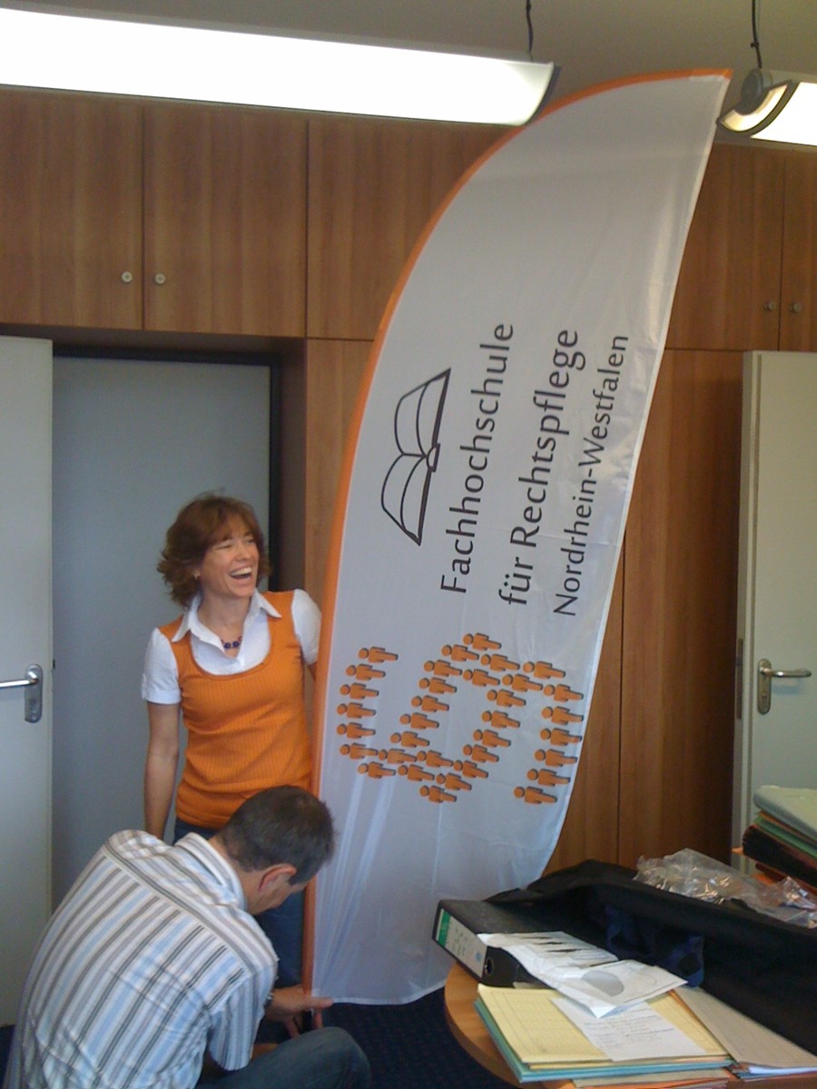 Freude über das neue Logo der FHR (im Bild: Geschäftsleiterin Heike Romeike, 2010)